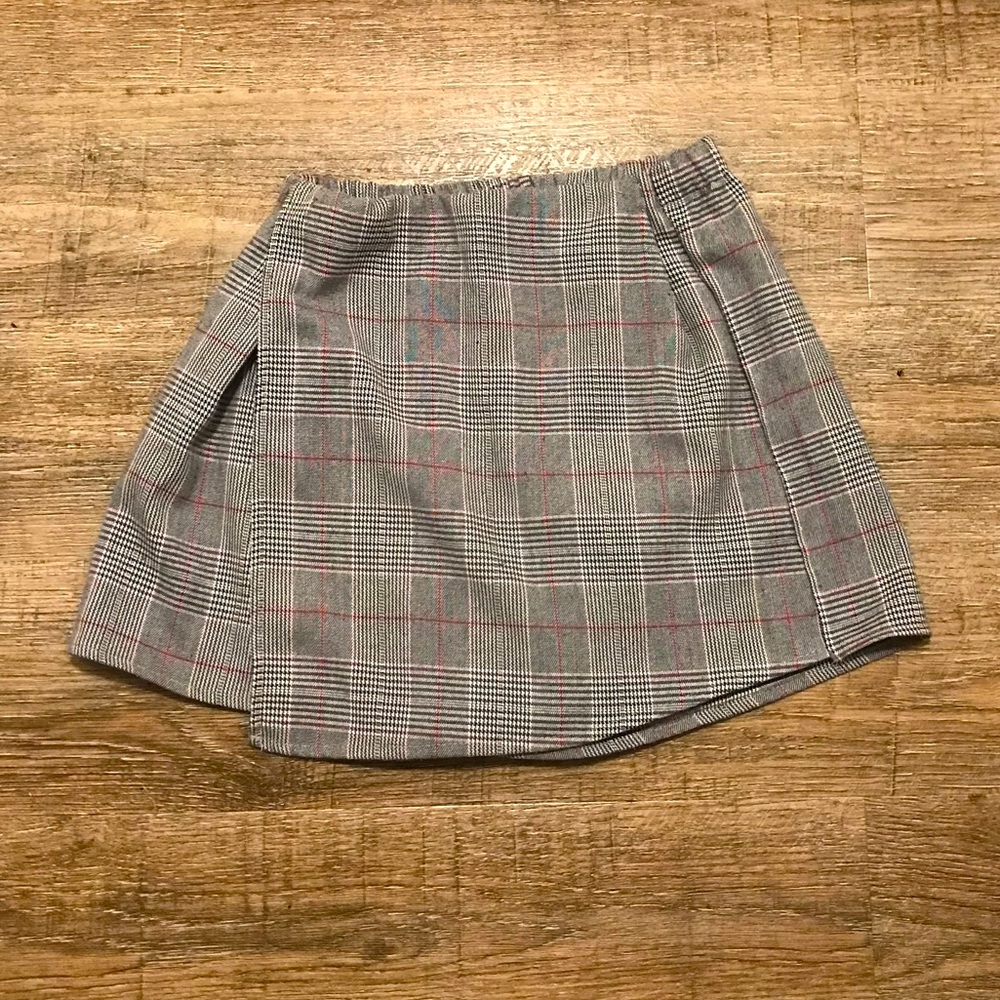 BETTER BE black/white/red striped skort